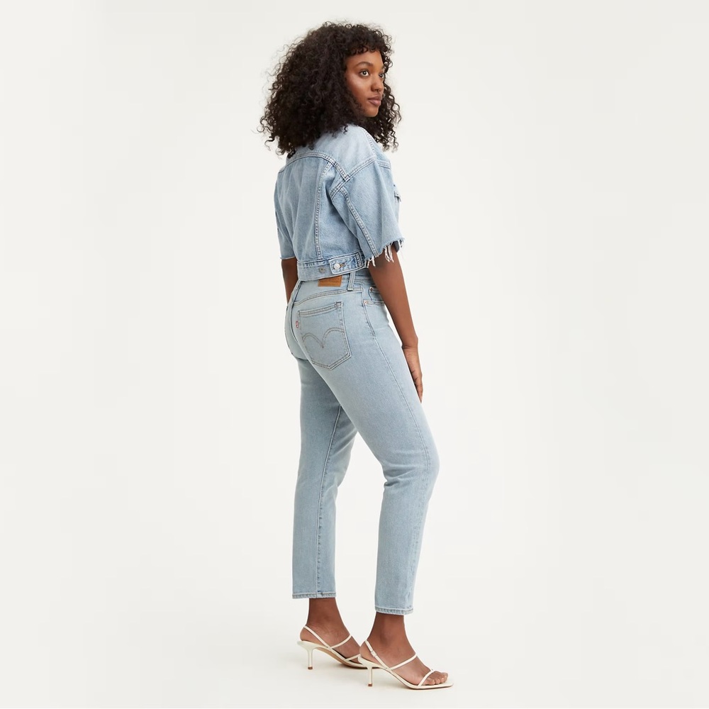 Like New Levi’s Premium Wedgie Fit Ankle Jeans Size 24
